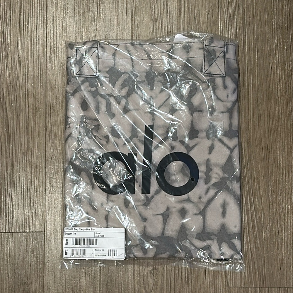 ALO TOTE BRAND NEW